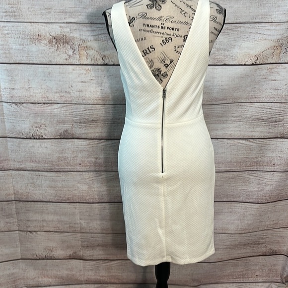 Alice + Olivia Employed Dress V-neck Sleeveless Ivory Size 6 Back Zipper - Picture 5 of 9